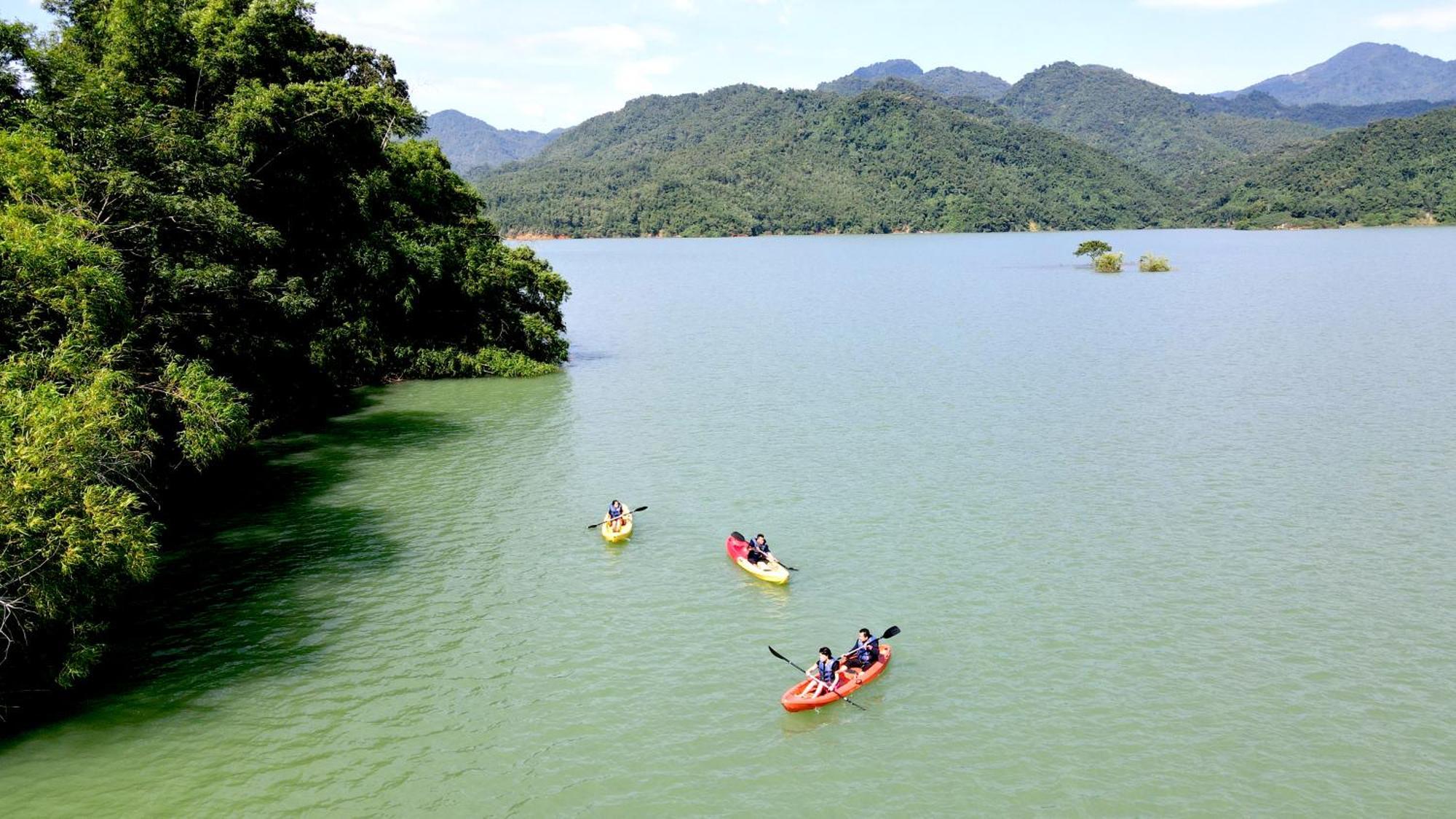 Mai Chau Hideaway Lake Resort Exterior photo
